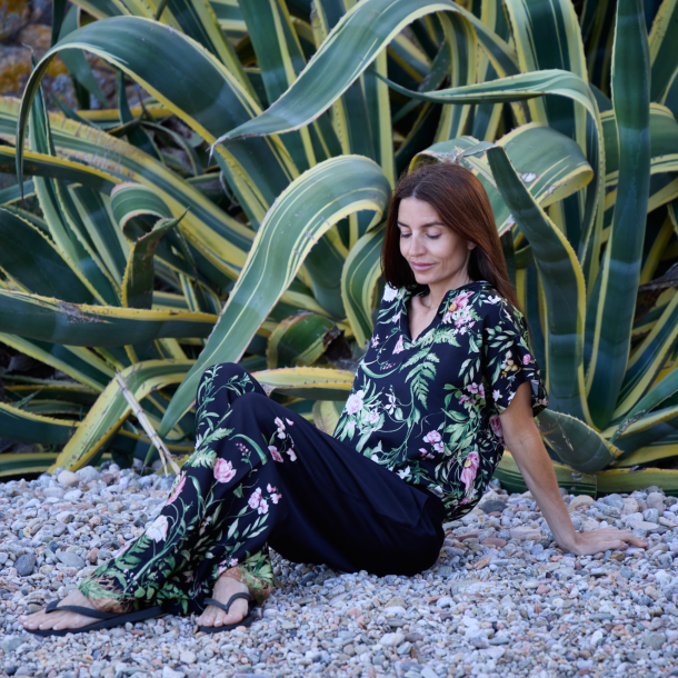 Black Colour BCLuna Zennia Blouse - Black Flower