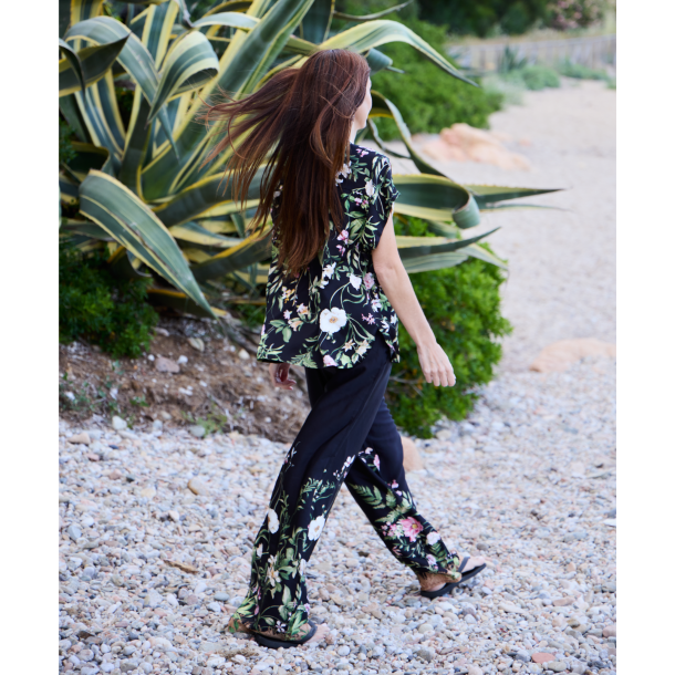 Black Colour BCLuna Zennia Blouse - Black Flower