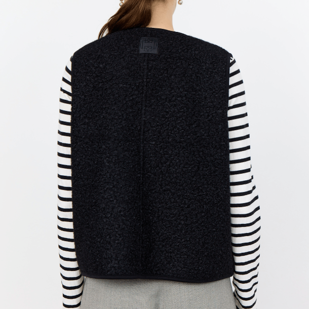 Leveté Room Vest - LR-Nissa 1 - Black